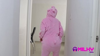 Play La cerdita Thaina exige ser violada y se pone como una perra