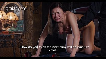 Play Slave lose her breath from pain