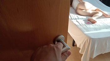 Play ME TRAGO EL SEMEN DE MI VECINO , CUANDO MIS PADRES NO ESTAN EN CASA ( Amateur Blowjob )